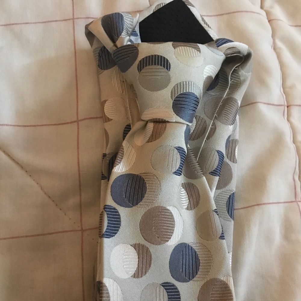 Geoffrey Beene Tie - Picture 1 of 2